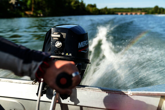 Mercury 6hp EFI FourStroke Kimple ANGLER 330W DSC08185 RGB 8bit